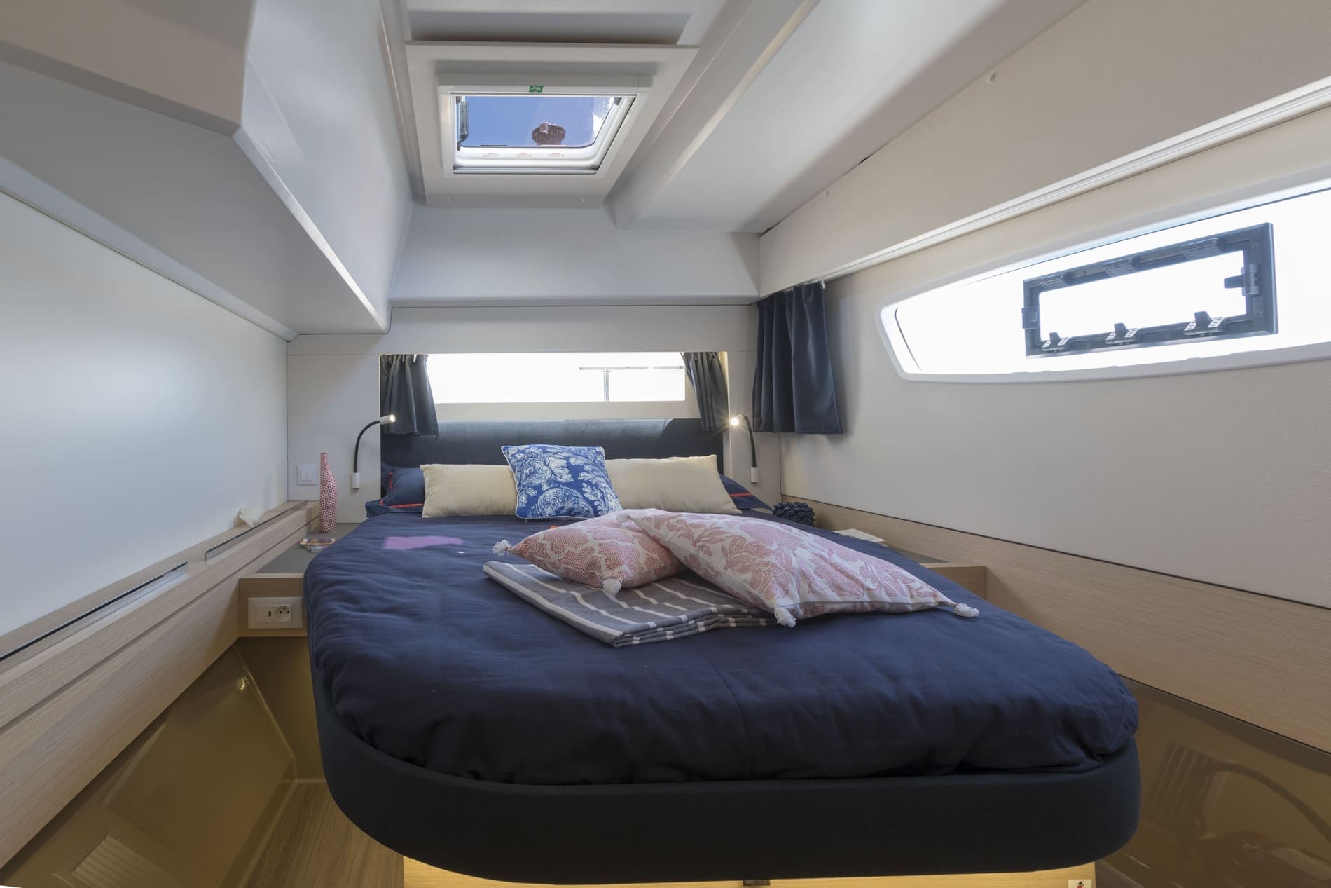Astrea-42 - -interiors (1).jpg