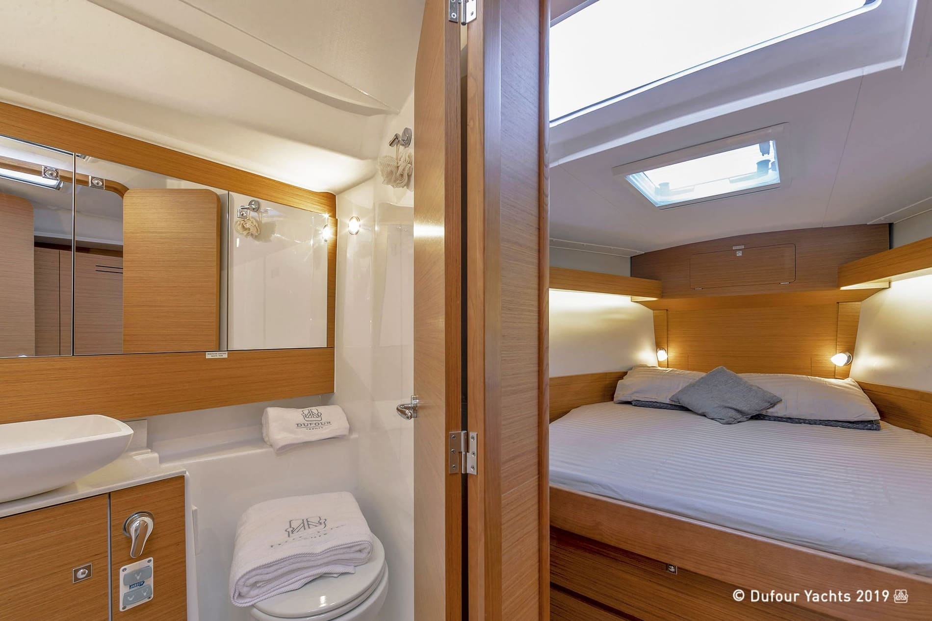 Fwd cabin + head.jpg
