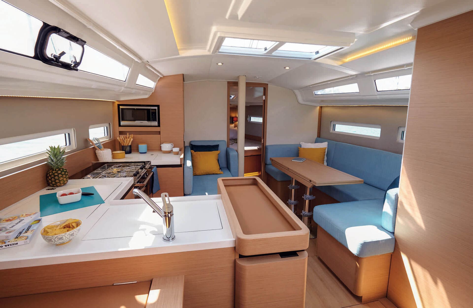 Sun_Odyssey_410-Guillaume_GAUTER (1) (1).jpg